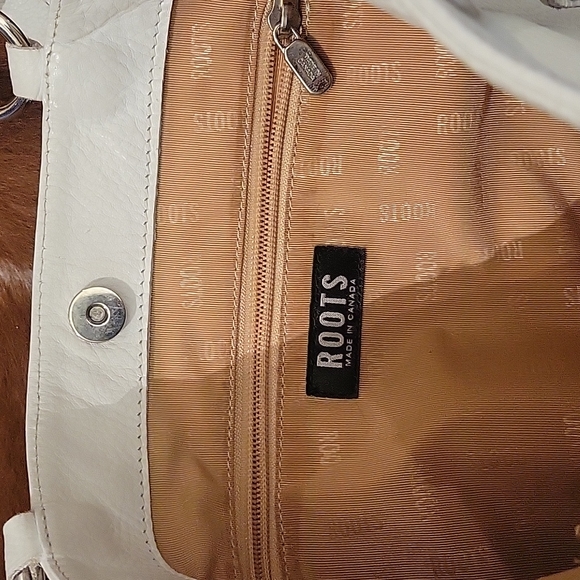 Custom White and Pink "C" Genuine Leather Shoulder Bag - Picture 4 of 4